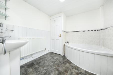 Bathroom2.jpg