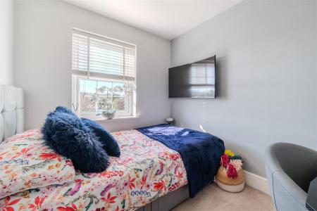 Bedroom 1.jpg