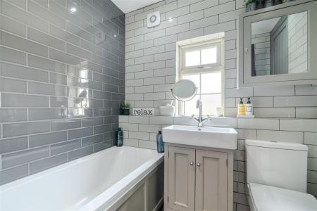 Bathroom 2.jpg