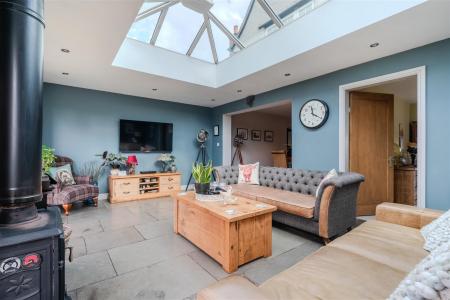 Family Room-6.jpg