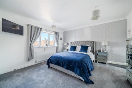 Bedroom 1.jpg