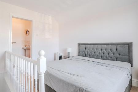 Bedroom 4.jpg