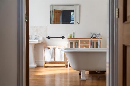 Bathroom-4.jpg