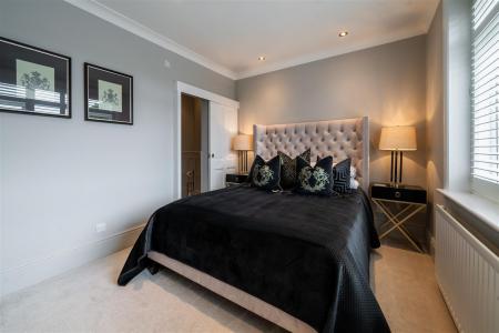 Bedroom 1-2.jpg