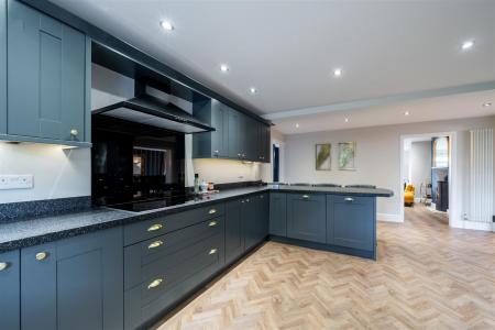 Kitchen-4.jpg