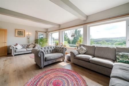 Living Room-10.jpg