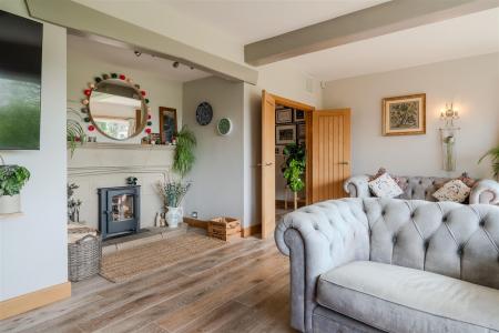 Living Room-11.jpg