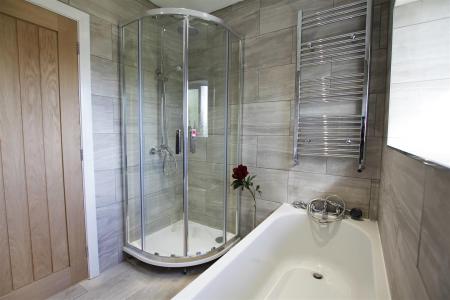 Bathroom3.jpg