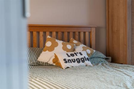 Bedroom1-5.jpg