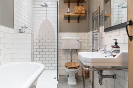 Bathroom-3.jpg