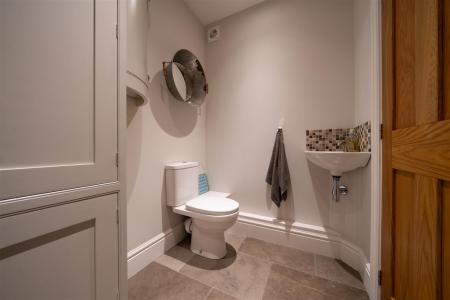 Downstairs WC 2.jpg
