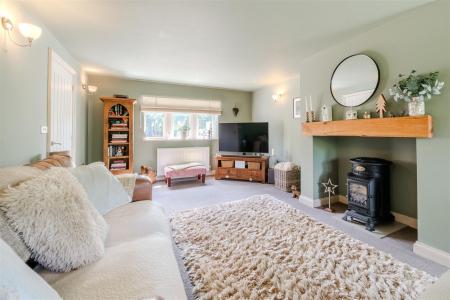 Living room-4.jpg