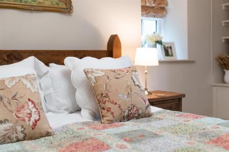 bedroom 1-6.jpg