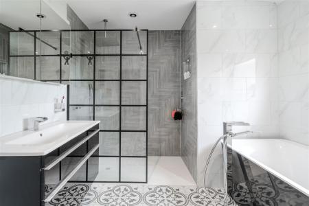 Bathroom-4.jpg