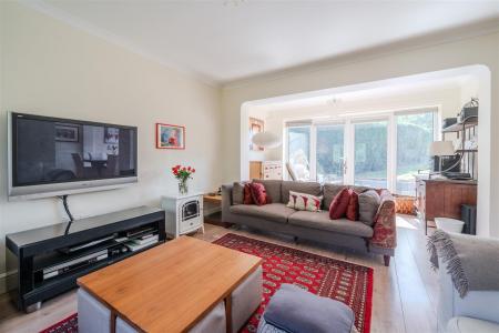 Living Room-6.jpg