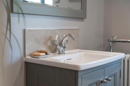Bathroom-5.jpg