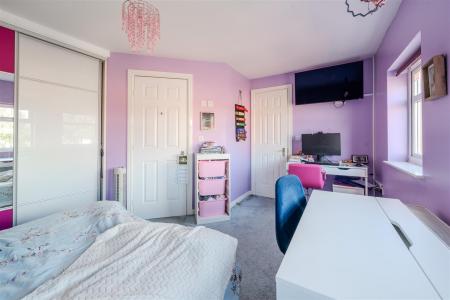 Bedroom4-3.jpg