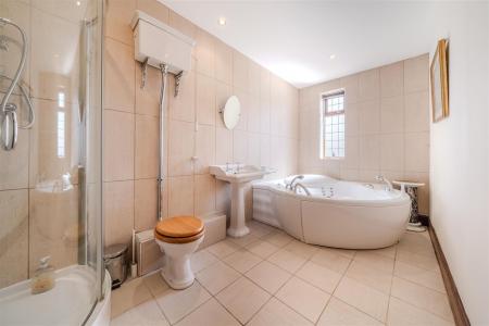 Bedroom4-7.jpg
