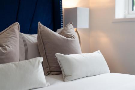 Bedroom1-5.jpg