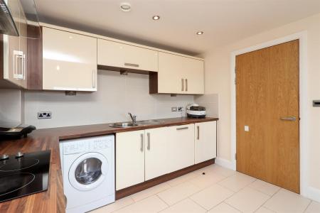 Kitchen2.jpg