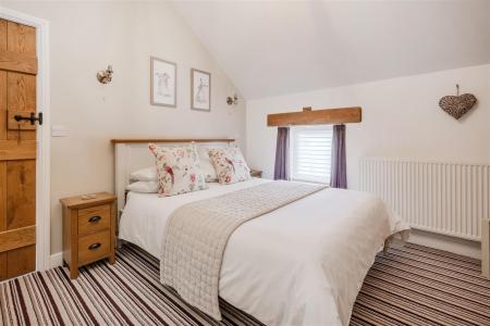Holiday Let 1-9.jpg