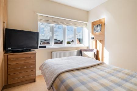 Bedroom 1-3.jpg