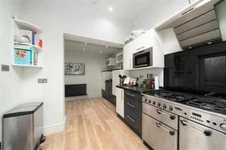 Kitchen-9.jpg