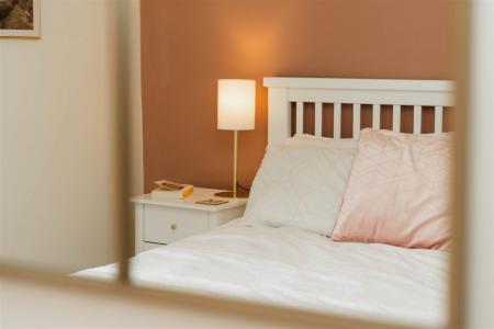 Bedroom2-5.jpg