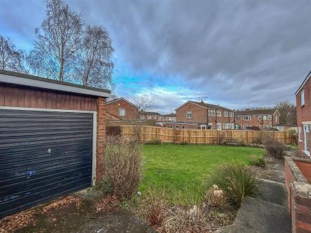 Side Garden /Garage
