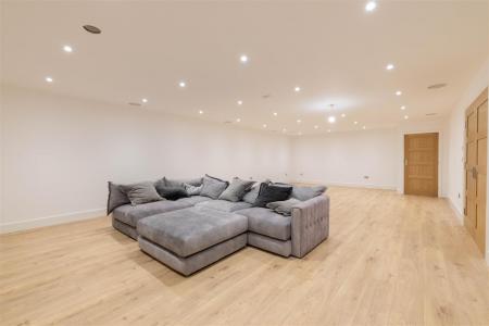 Entertainment/Cinema Room