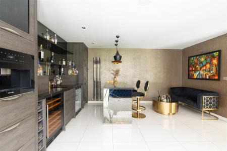 Bar/Lounge Area