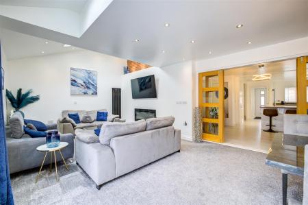 Lounge/Family Room