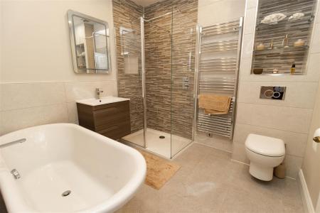 En Suite Bathroom