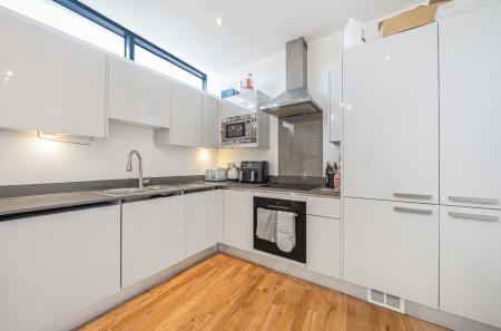 1294729-27-682749...