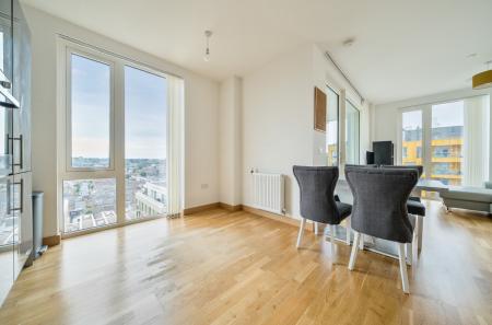 1361700-4-68de9d5...