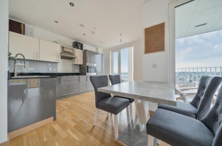 1361700-6-68de9d8...