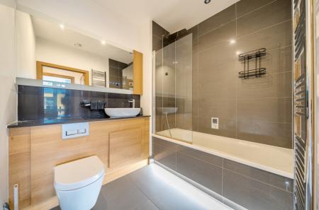 1361700-11-68de9d...