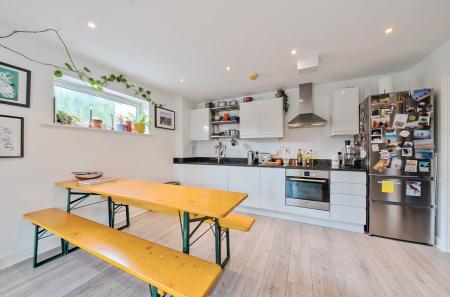 1298390-8-6830970...