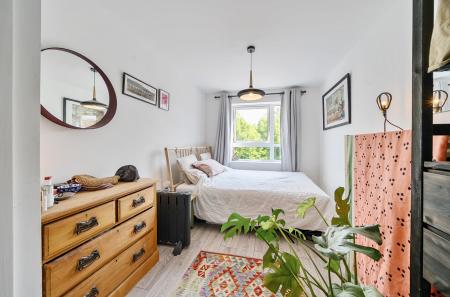 1298390-2-6830955...