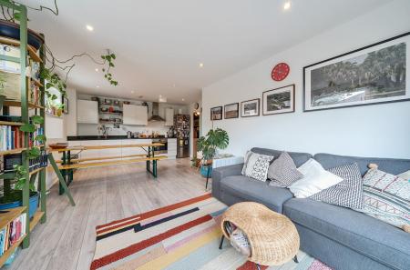 1298390-7-683096f...