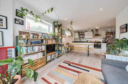 1298390-6-683096f...