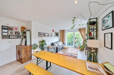 1298390-12-683097...