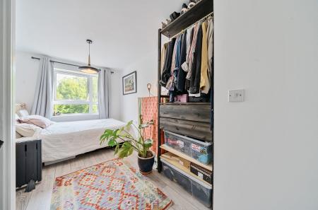 1298390-1-6830952...