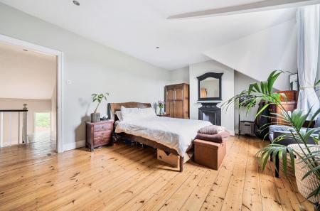 1295731-21-682f3d...