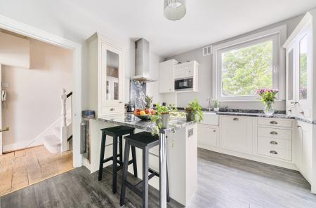 1295731-10-682f3c...