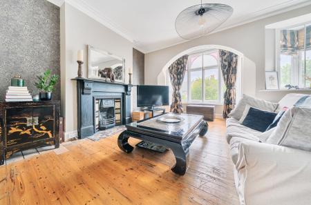 1295731-1-682f371...