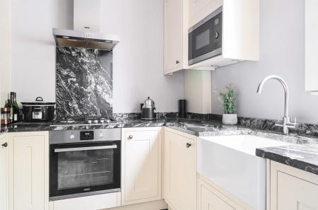 1295731-13-682f3c...