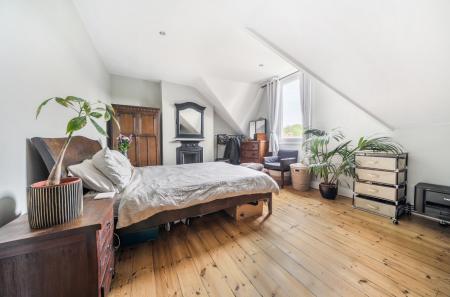 1295731-19-682f3d...