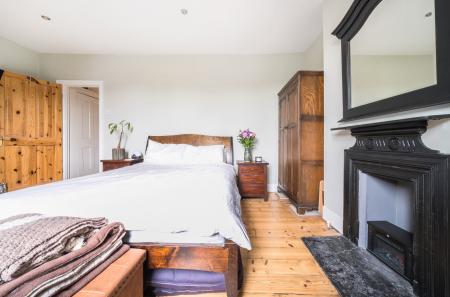 1295731-24-682f3d...