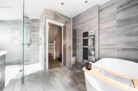 1295731-18-682f3d...